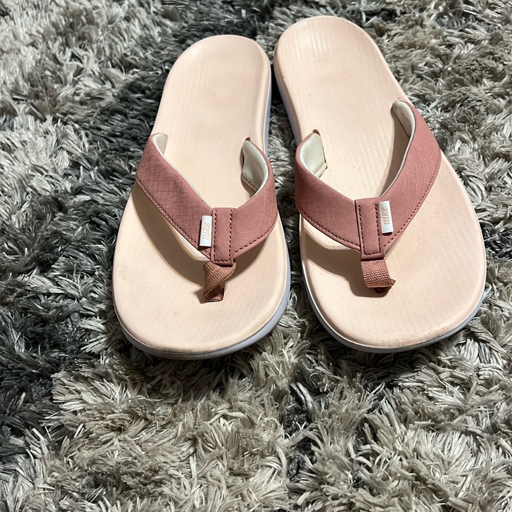 Women’s size 10 Nike flip flops